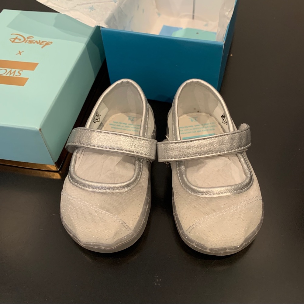 TOMS Disney Cinderella Tiny Toddler T4 4T